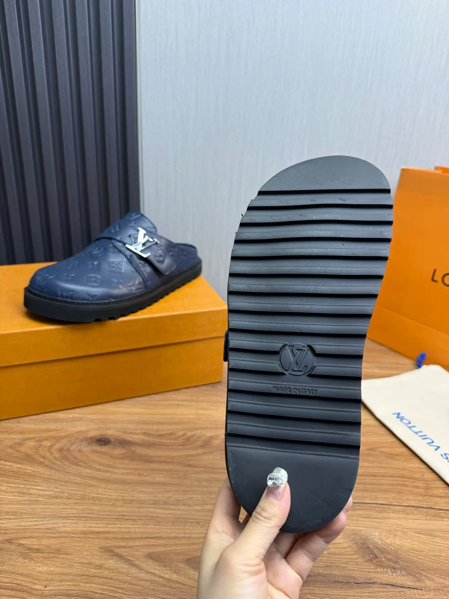 Men's men's shoes 460💰 Lv. Popular couple slippers hot sale🩷💚 🩴Official website one to one production 35-45 sizes 45 46 🉑️Customized!